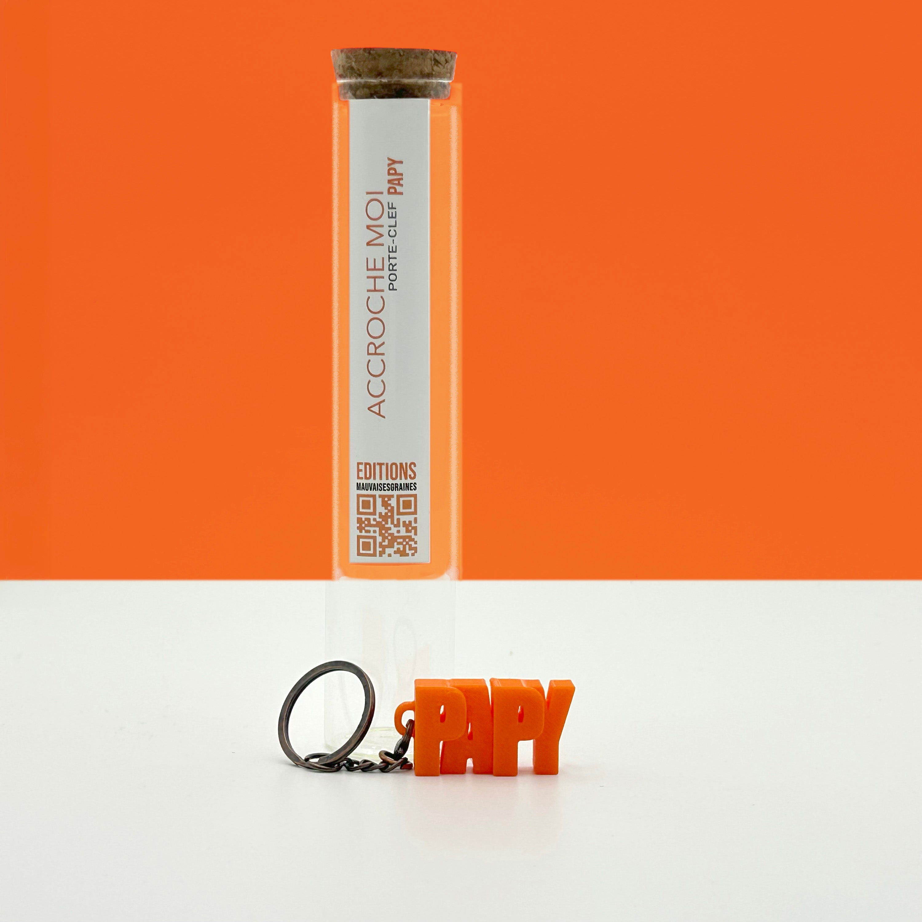 Porte-clés à message « Papy », imprimé en 3D, présenté dans un tube à essai.