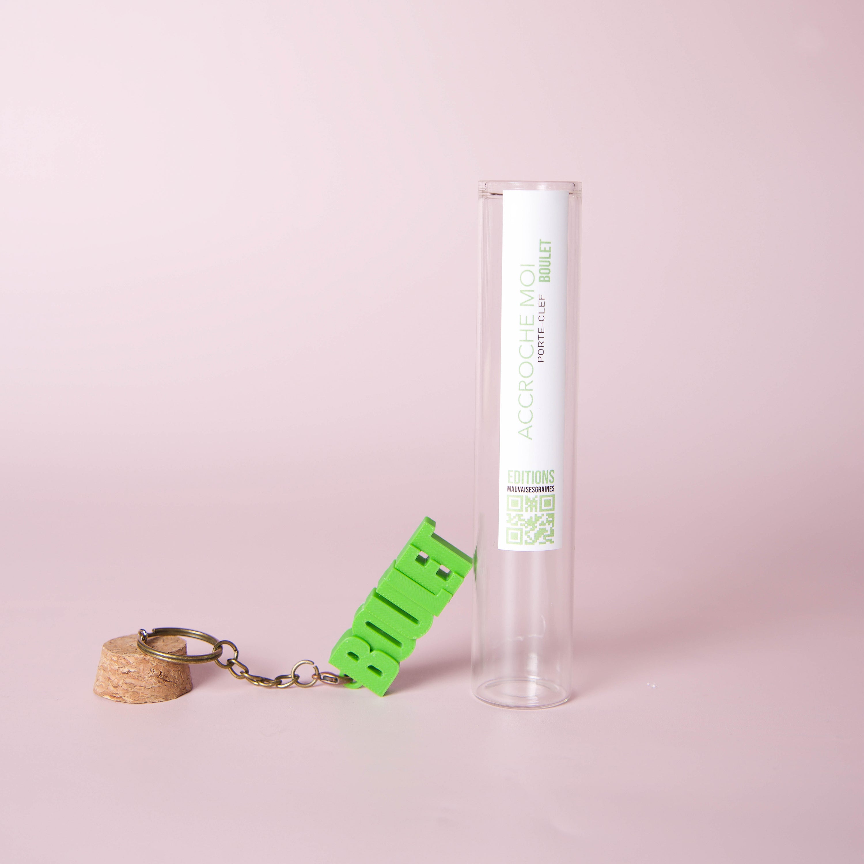 Porte-clés original en tube à essai avec message « Boulet», création Mauvaises Graines. Idée cadeau fun, fabriquée en France, à offrir pour toutes les occasions.