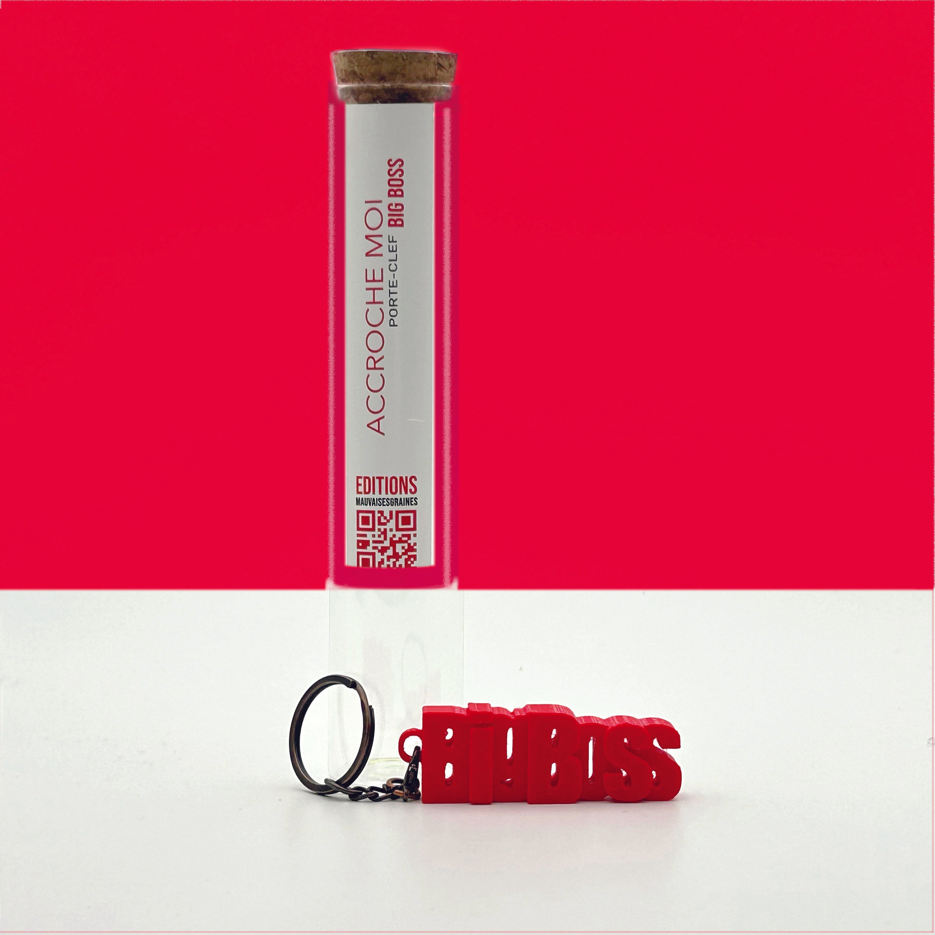 Porte-clés à message « BigBoss», imprimé en 3D, présenté dans un tube à essai.