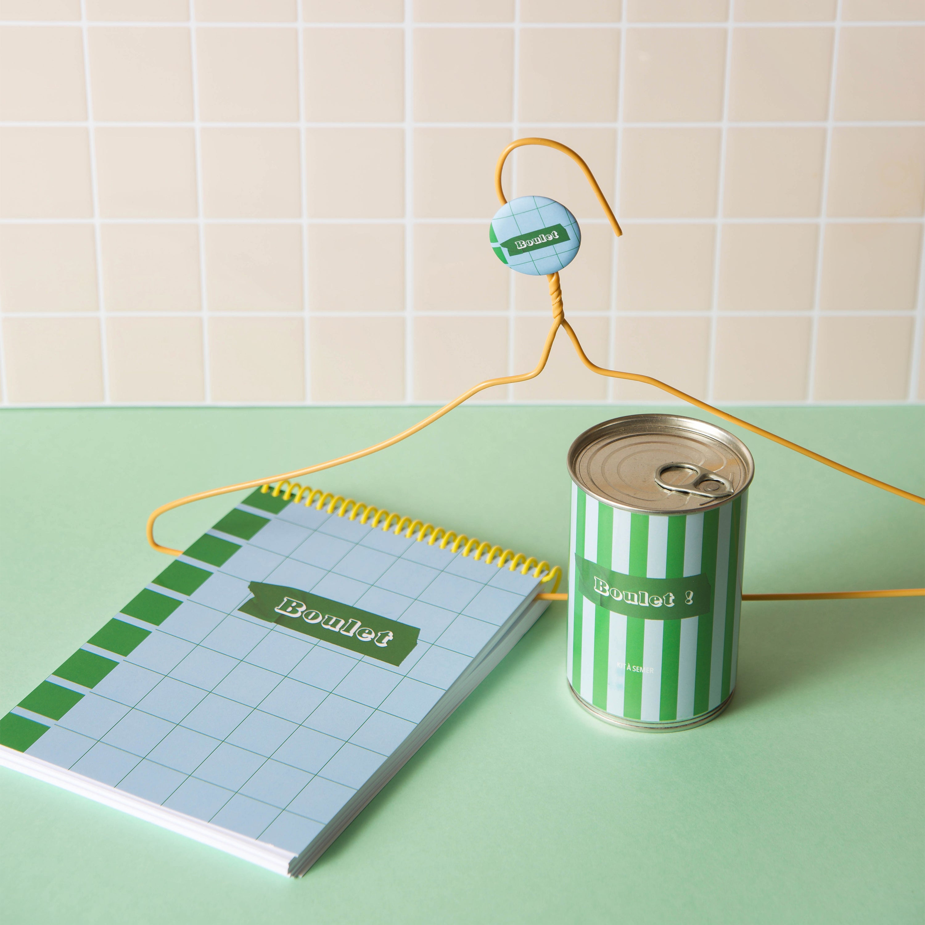 Pack Boulet Mauvaises Graines composé d’un kit à semer en boîte de conserve, d’un badge et d’un carnet