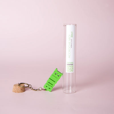 Porte-clés original en tube à essai avec message « Boulet», création Mauvaises Graines. Idée cadeau fun, fabriquée en France, à offrir pour toutes les occasions.
