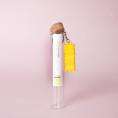 Porte-clés original en tube à essai avec message « morue», création Mauvaises Graines. Idée cadeau fun, fabriquée en France, à offrir pour toutes les occasions